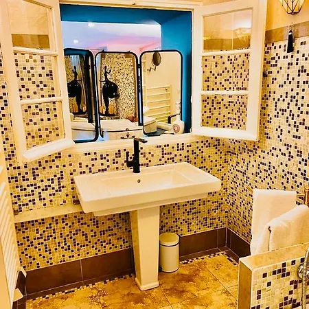 Проживание в семье Astoria Maison D Hotes Vue Avec Piscine Каси